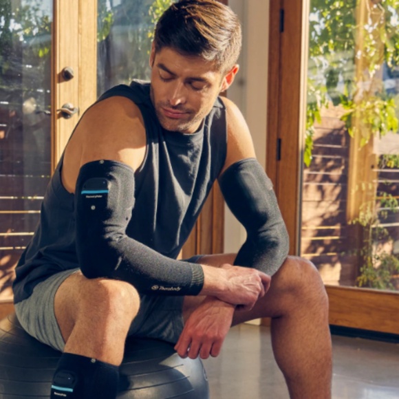 Therabody RecoveryPulse Arm + Calf - Size Large for both (like new) - Picture 1 of 4